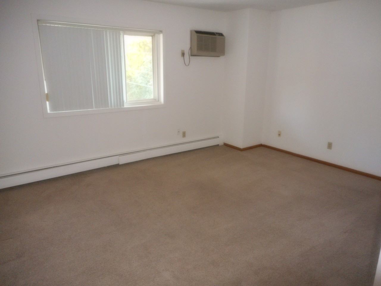 1880 Newport St - Photo 2 of 6