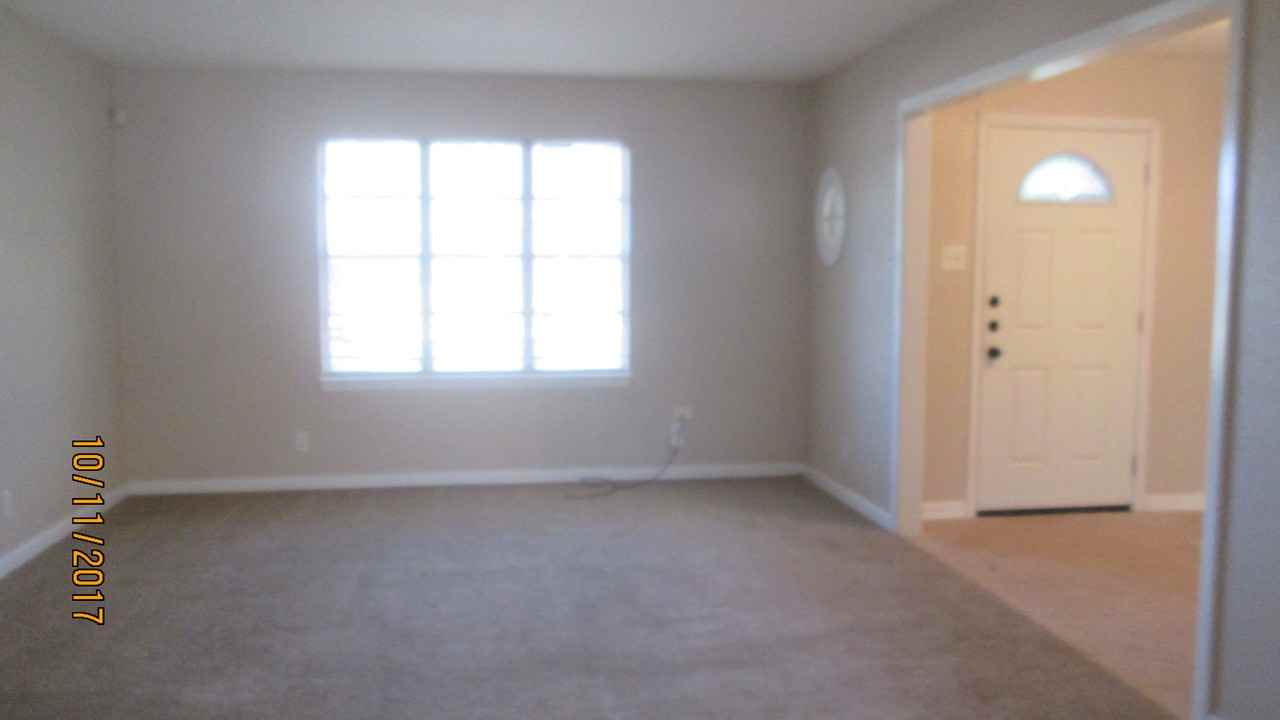 6200 Ravenswood Dr - Photo 3 of 19