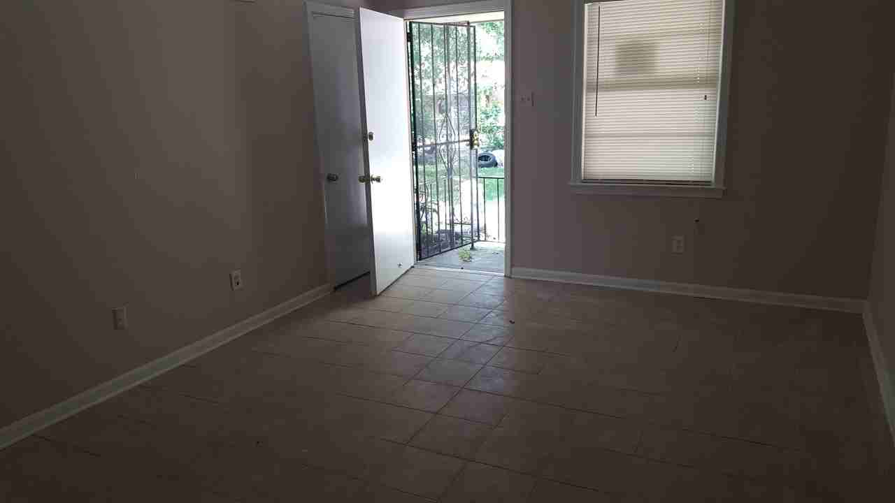3881 Windy Ave - Photo 3 of 6