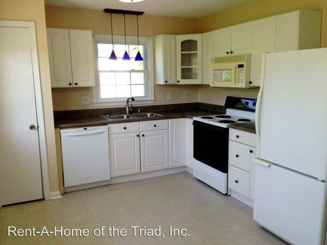 3305 Timmons Ave - Photo 3 of 10