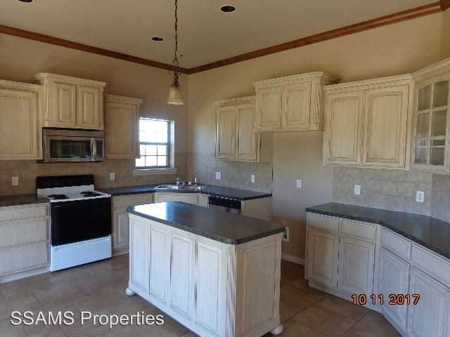 15701 Onyx Ave - Photo 3 of 15