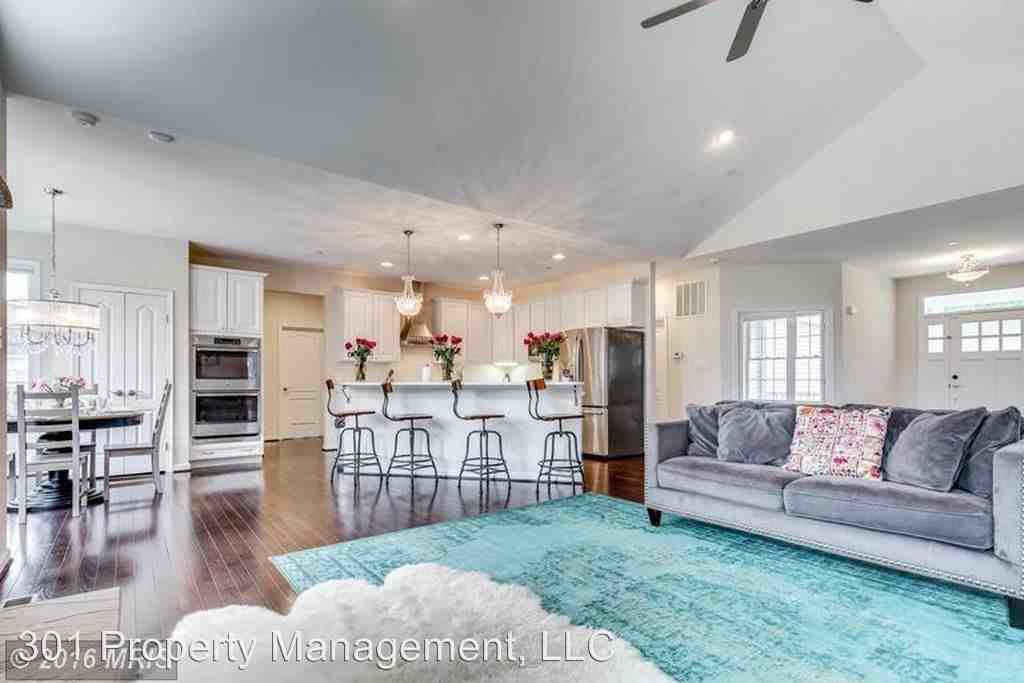 4429 Pleasant Hill Ct - Photo 3 of 18