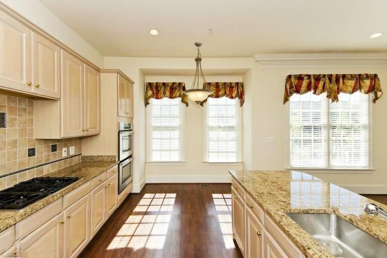 720 Carpenter Rd - Photo 3 of 28