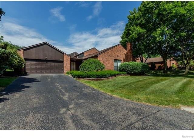 3039 Lindenwood Dr - Photo 2 of 20