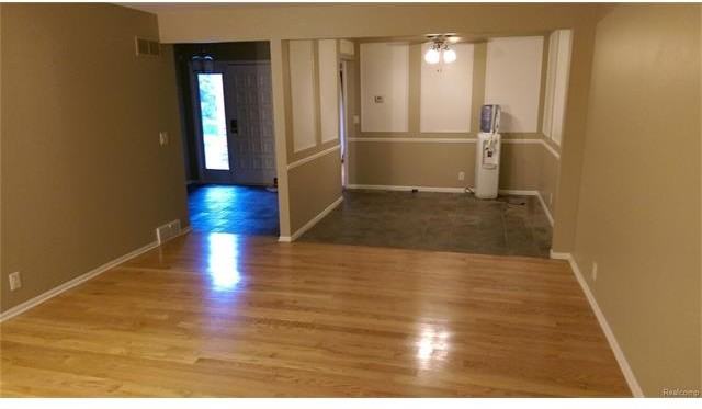 3039 Lindenwood Dr - Photo 3 of 20