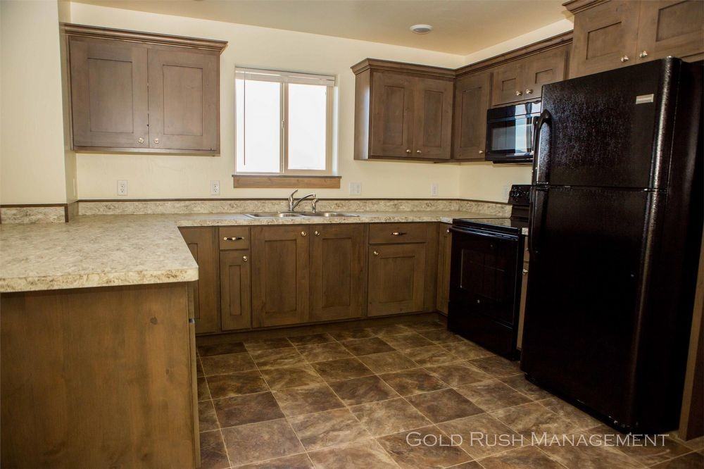 3245 2nd St - Photo 2 of 15