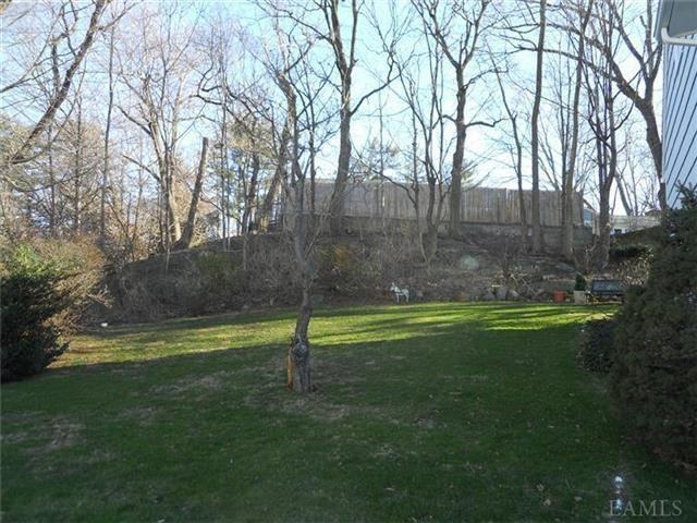 1035 Shore Acres Dr - Photo 3 of 18