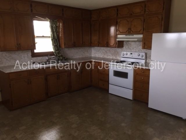 5210 Old Lohman Rd - Photo 3 of 12