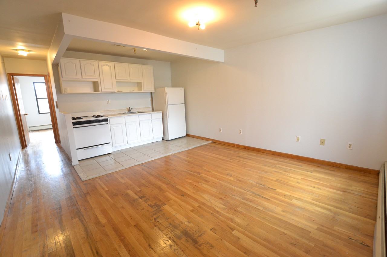 10 Claver Place #mm