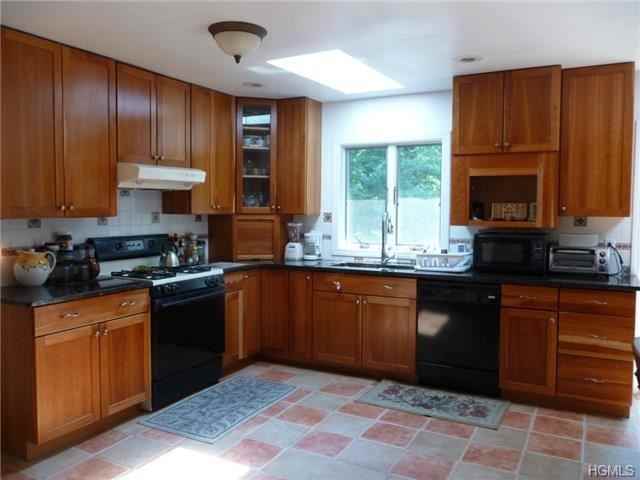 1327 Ethan Ct - Photo 2 of 21