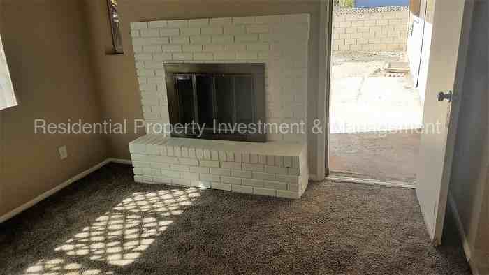 3515 W Frier Dr - Photo 3 of 10