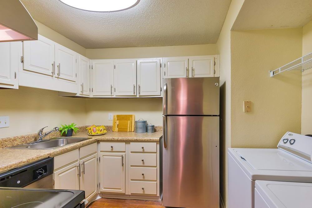 Avia East Cobb - Photo 2 of 17