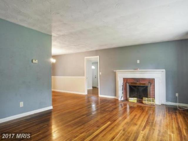 1806 Chester Dr - Photo 2 of 6