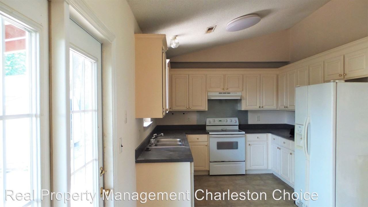 100 Wisteria Ct - Photo 3 of 11