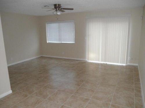 704 Riverside Dr - Photo 2 of 4