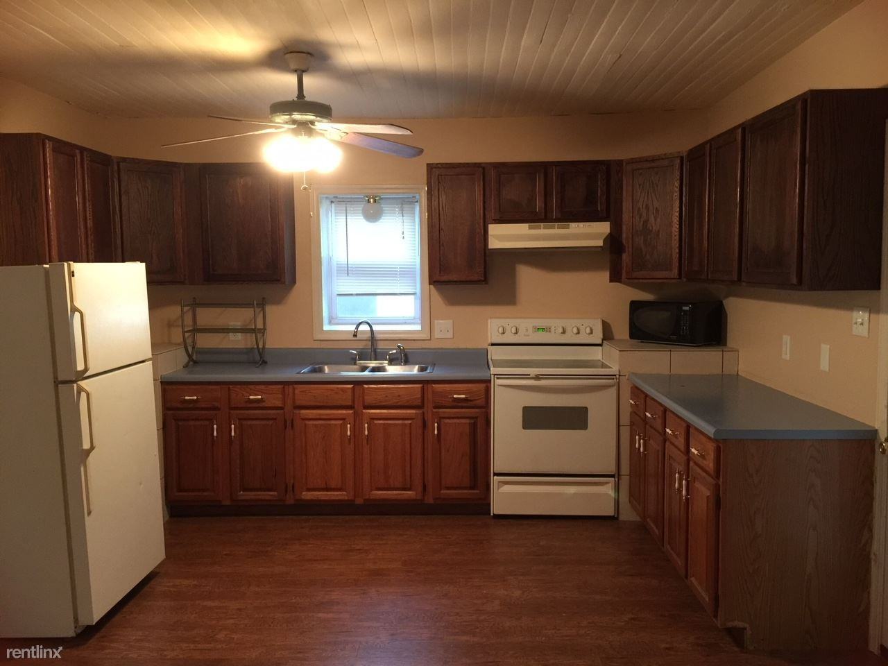 113 E Sand St - Photo 2 of 4