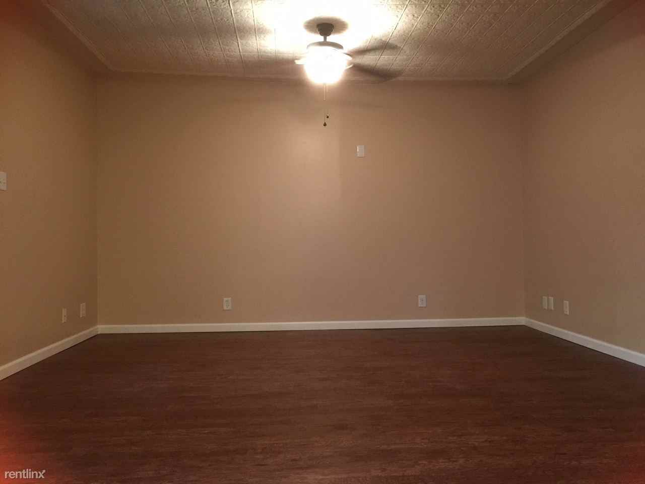 113 E Sand St - Photo 3 of 4