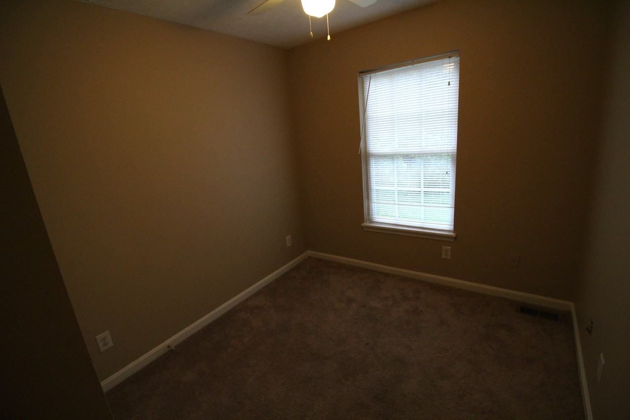 625 E Hill St - Photo 3 of 17