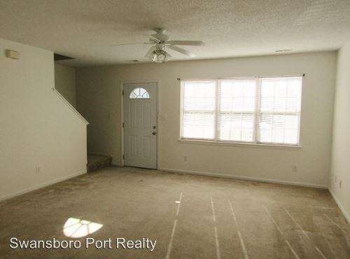 5 Pirates Cove Dr - Photo 2 of 14