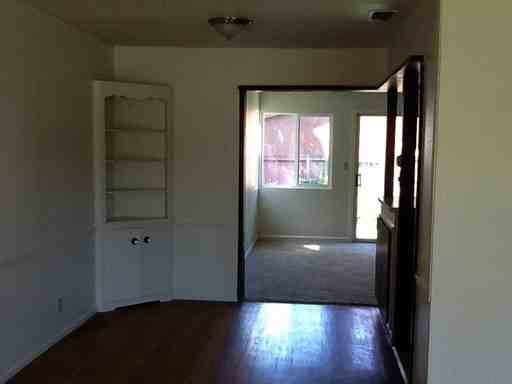 6024 43rd St - Photo 3 of 10