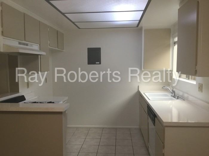 10703 Walnut St - Photo 2 of 10