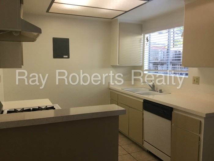 10703 Walnut St - Photo 3 of 10