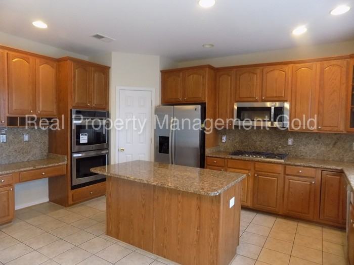 21323 Foxglove Ct - Photo 3 of 31