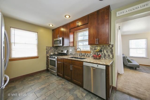 1212 Blanchan Ave - Photo 3 of 10