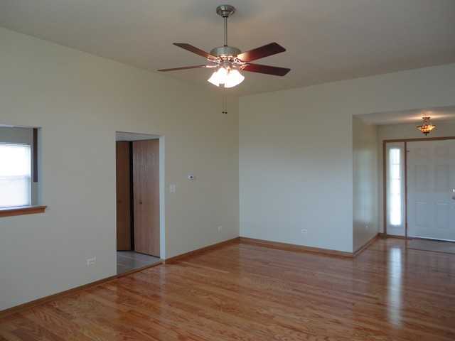 7209 Applegate Dr - Photo 3 of 16