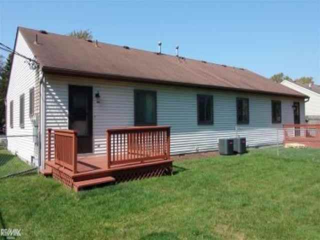 39862 Bridgeview St - Photo 2 of 2