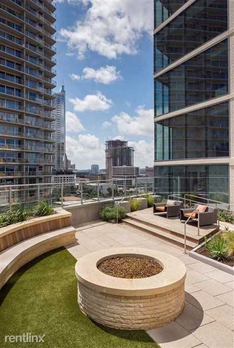 525 N Lamar Blvd - Photo 2 of 9