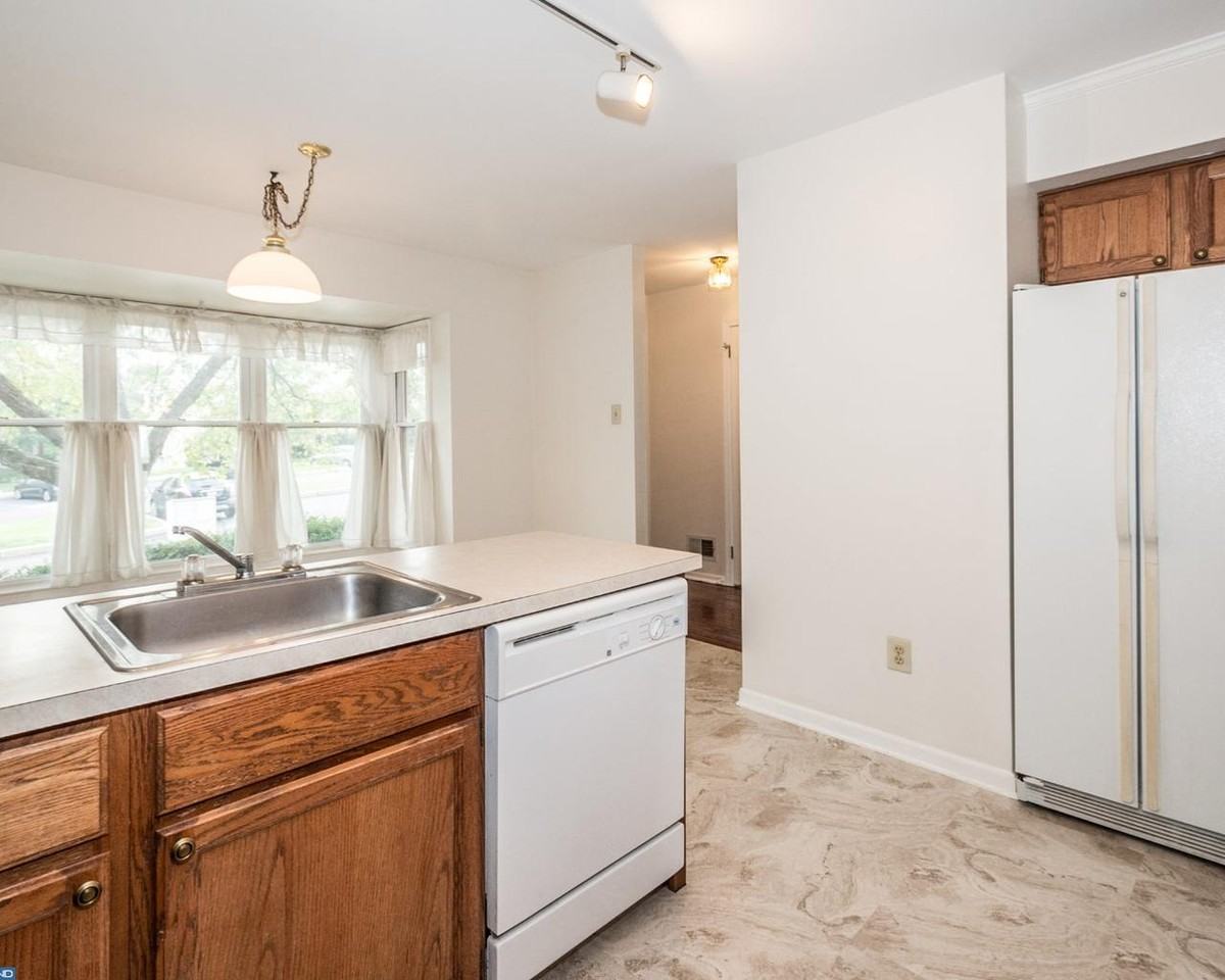 458 Churchill Ct - Photo 3 of 25