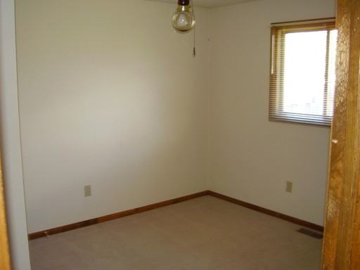 409 Terri Dr - Photo 3 of 11