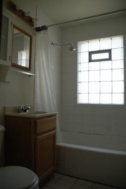 122 S 76th St - Photo 3 of 7