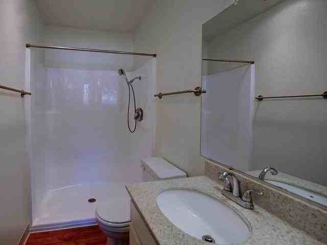 7976-7982 Linda Vista Rd