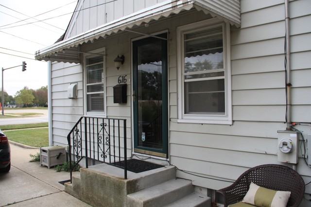616 S York St - Photo 2 of 27