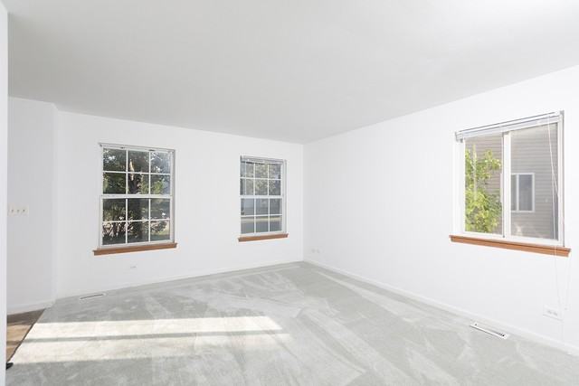 4 Lansbury Ct - Photo 3 of 10