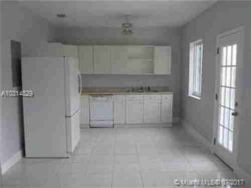 1750 NE 171 St - Photo 2 of 8