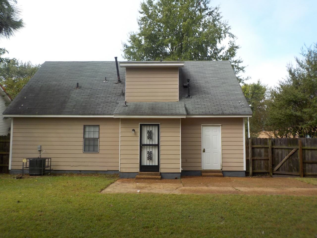 4262 Willow Park Dr - Photo 2 of 10