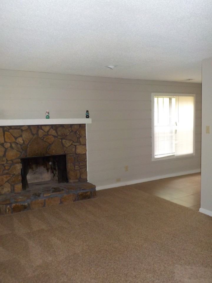 4262 Willow Park Dr - Photo 3 of 10