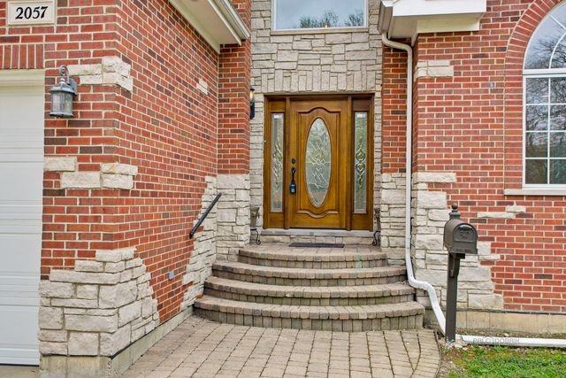 2057 Big Oak Ln - Photo 2 of 39