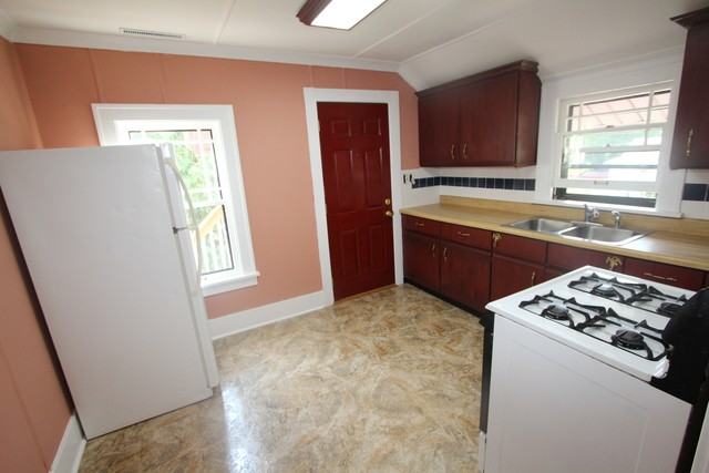 511 Washington St - Photo 2 of 13