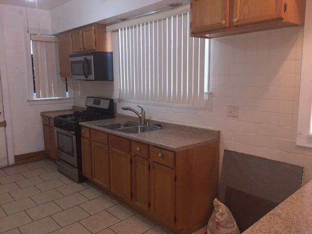 8938 S Harper Ave #3 - Photo 2 of 8