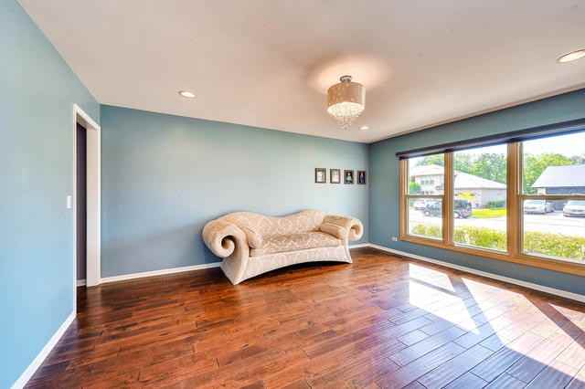 1307 Whitney Ln - Photo 3 of 29