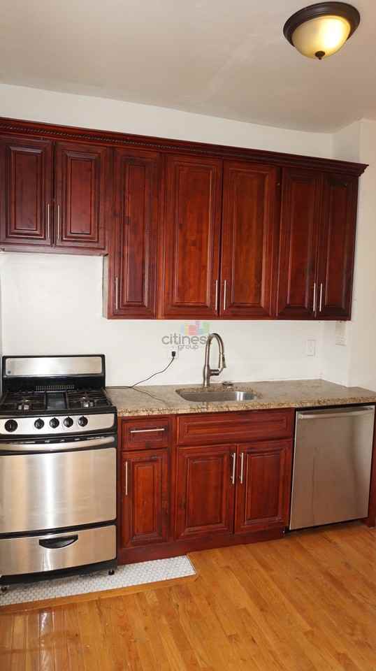 5th Ave & 14th St #b3