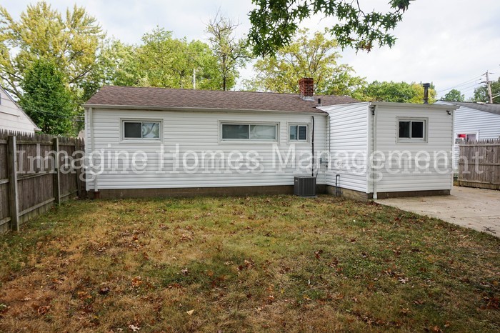 27811 Knickerbocker Rd - Photo 2 of 8