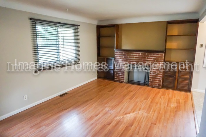 27811 Knickerbocker Rd - Photo 3 of 8