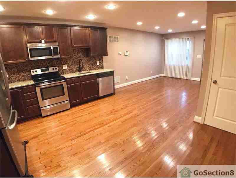2812 Oswego Ave - Photo 2 of 10