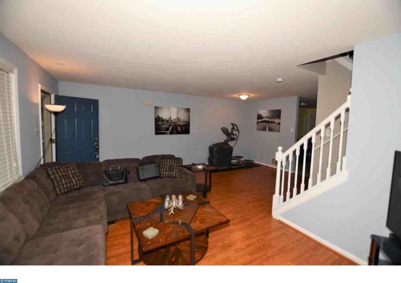 108 Carriage Ln - Photo 2 of 13