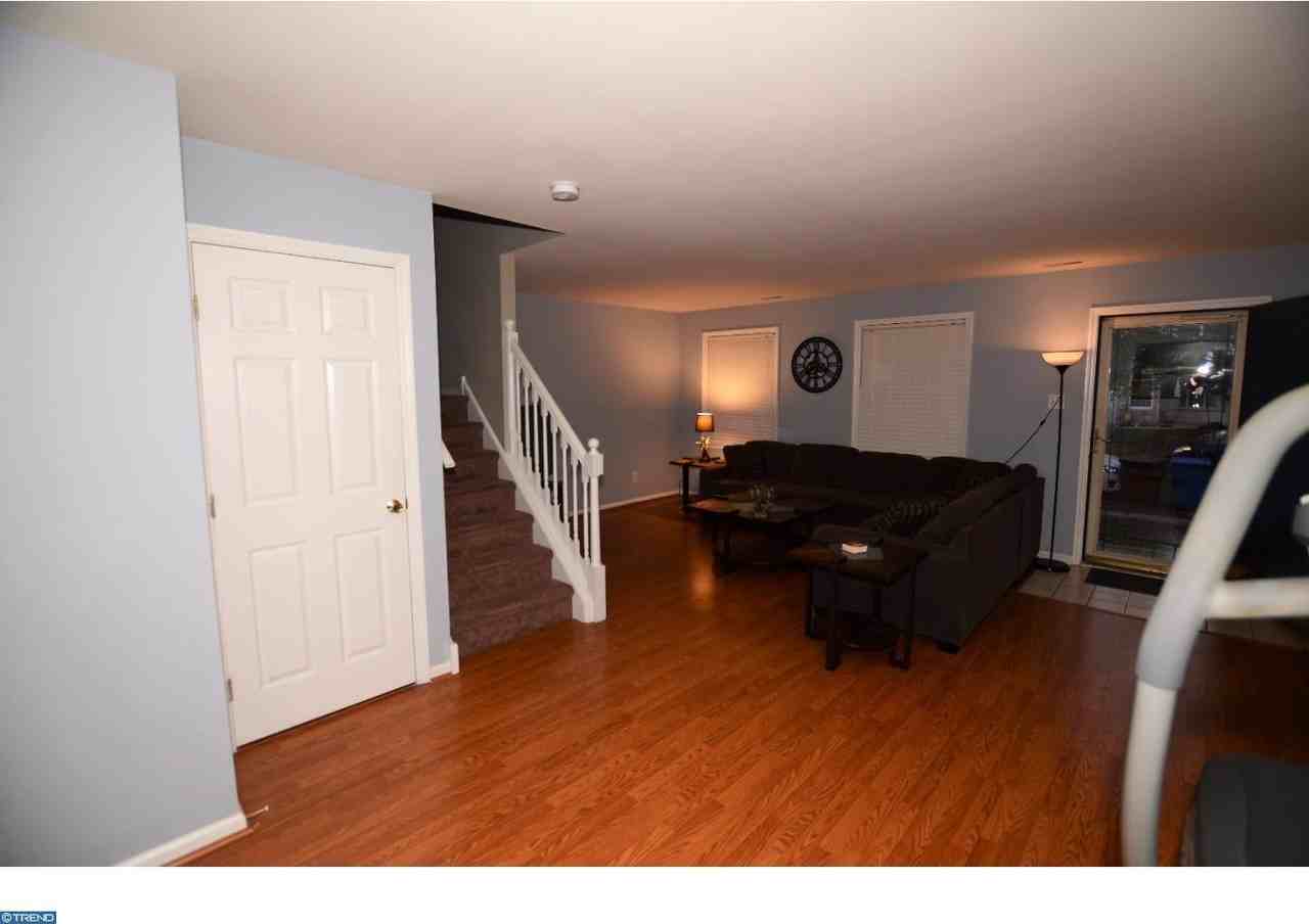 108 Carriage Ln - Photo 3 of 13